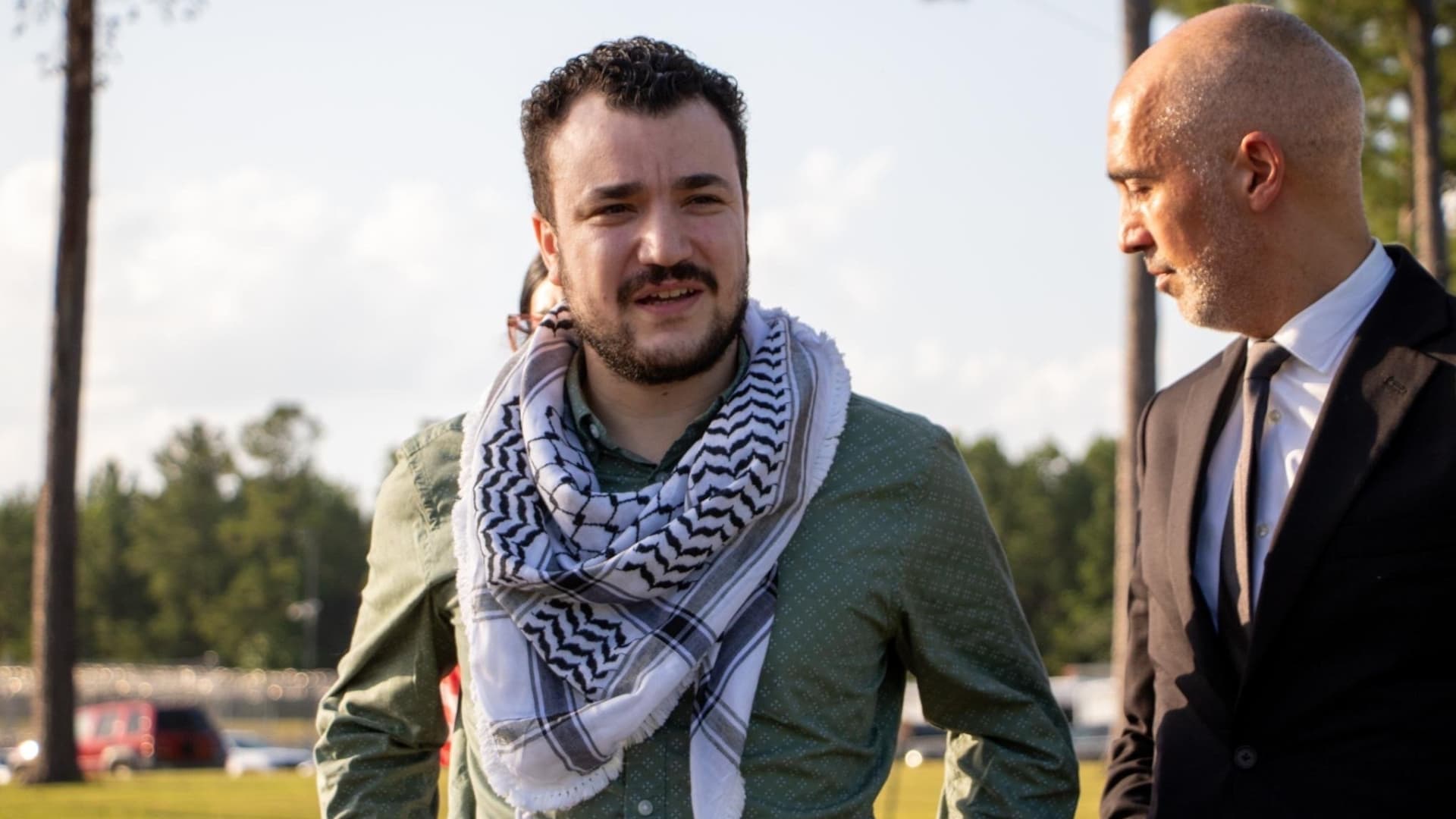 واشنطن تعتزم ترحيل الناشط الفلسطيني محمود خليل.. تطورات قضية قائد احتجاجات غزة بالجامعات الأميركية