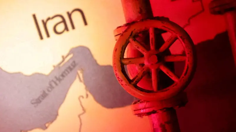 مضيق هرمز يشهد شللاً: ناقلتا نفط فقط تعبران