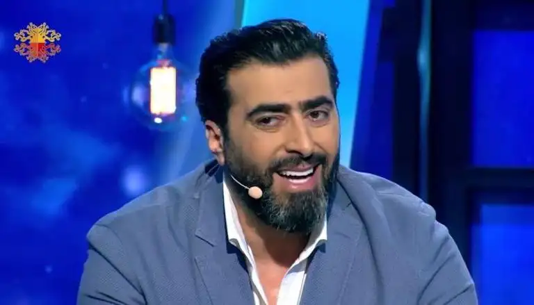 الفنان باسم ياخور يقف أمام قبر والده وهذا ما قاله