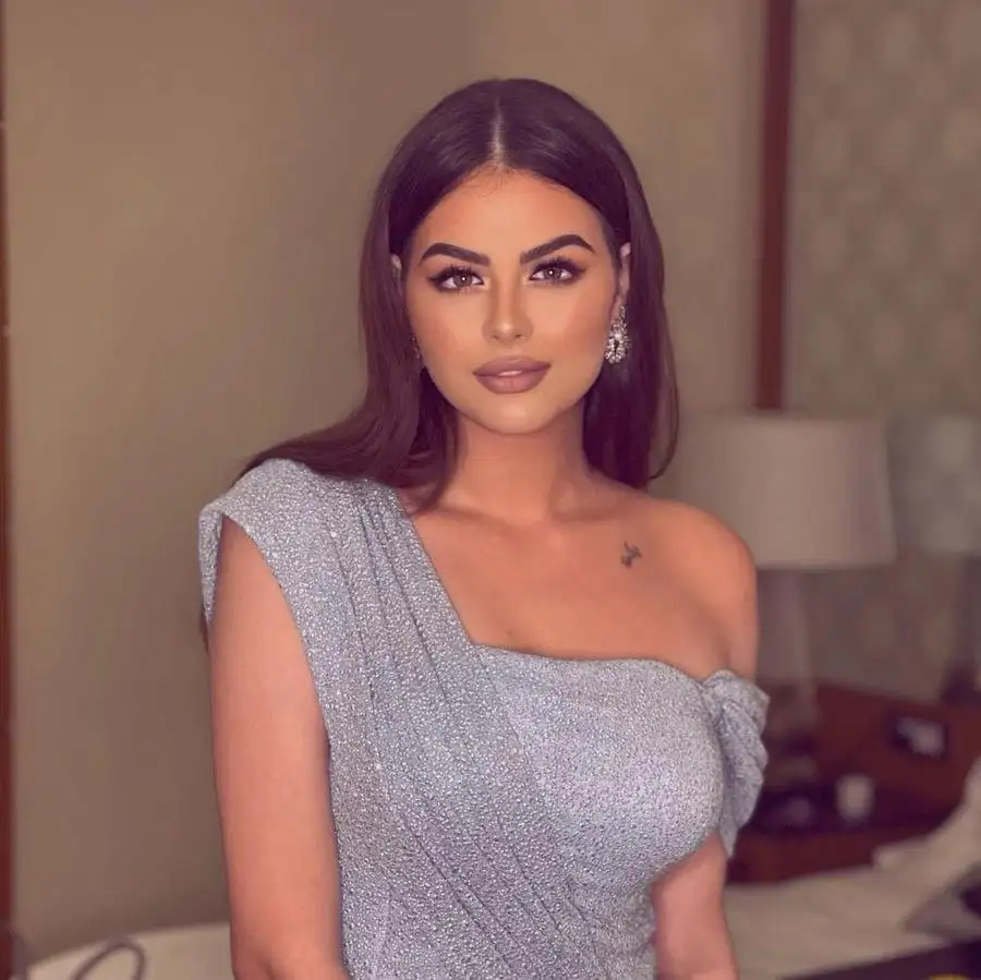 خمنوا من تكون هذه الطفلة التي جائت عن طريق الانابيب لكنها أصبحت من أجمل الفنانات وتزوجت فنان ابن ممث..