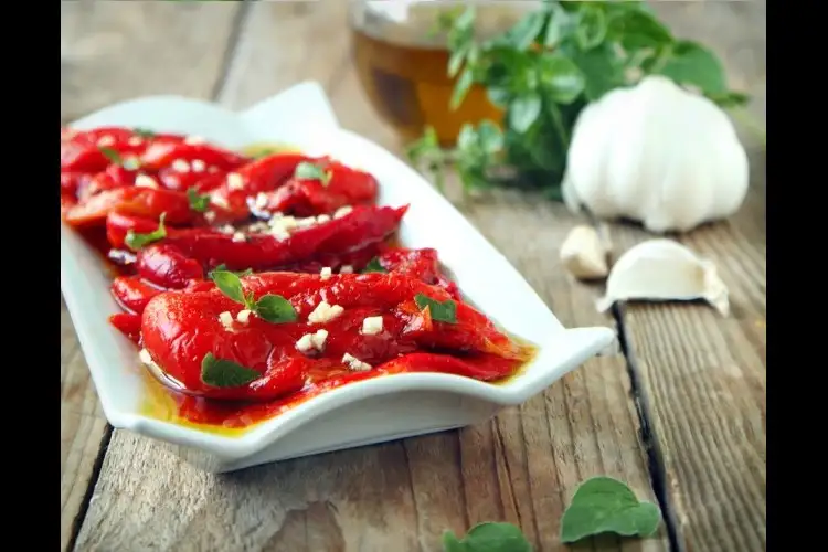 طريقة اعداد سلطة الفلفل المشوي المنعشة