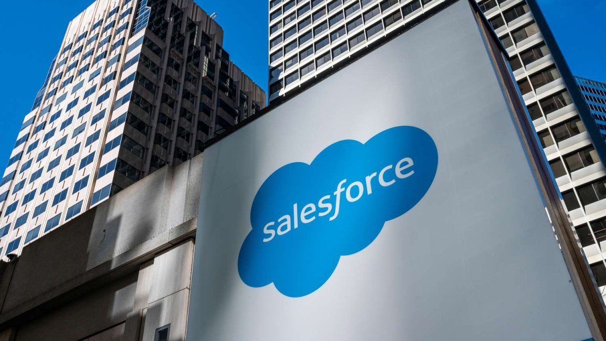 سهم Salesforce يواصل خسائره القياسية وسط شكوك حول زخم الذكاء الاصطناعي