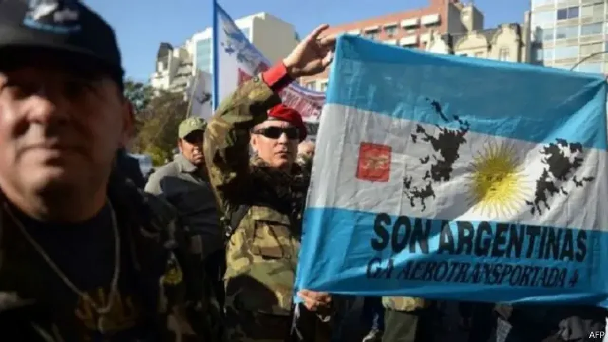 الفيفا يقيّم تقارير مباراة الأرجنتين بعد لافتة جزر فوكلاند