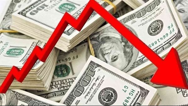 السوق السوداء للدولار تسجل انهيار اكثر من 10 جنيهات للدولار خلال 24 ساعه