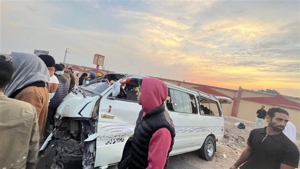 حادث انقلاب ميكروباص بالإسماعيلية: 10 مصابين بين كدمات وكسور