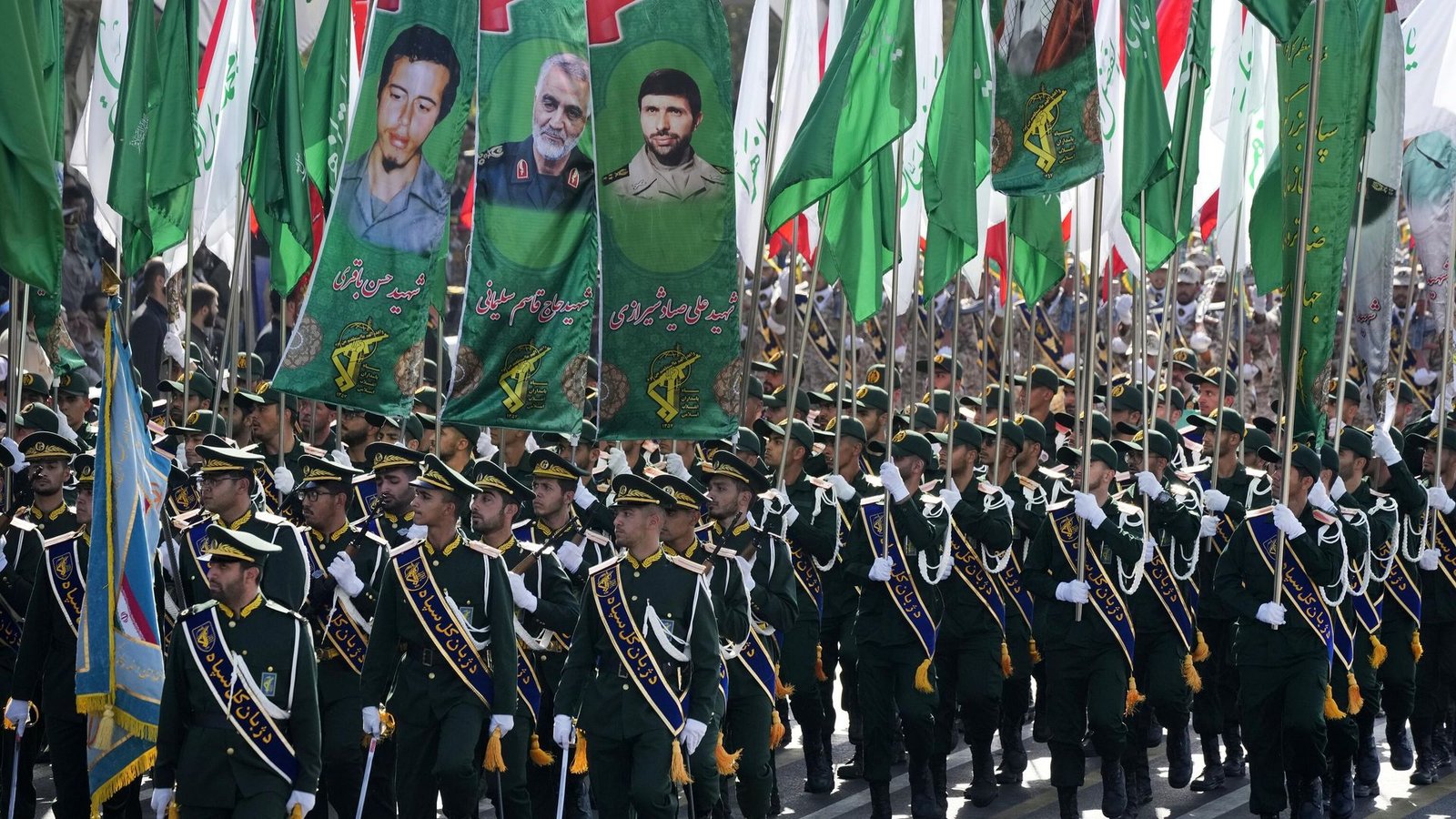 تصعيد خطير: جنرال بالحرس الثوري يتوعد ترامب بـ "قطع اليد" ورداً انتقامياً غير مسبوق
