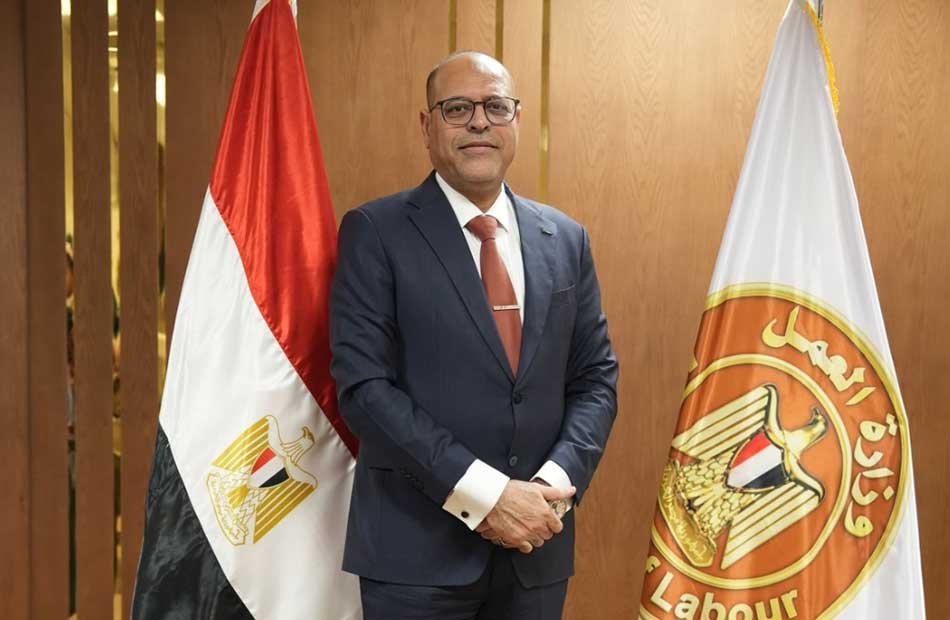 مجلس الوزراء يعلن إغاثة وزارة العمل لسيدة عرضت أطفالها للبيع