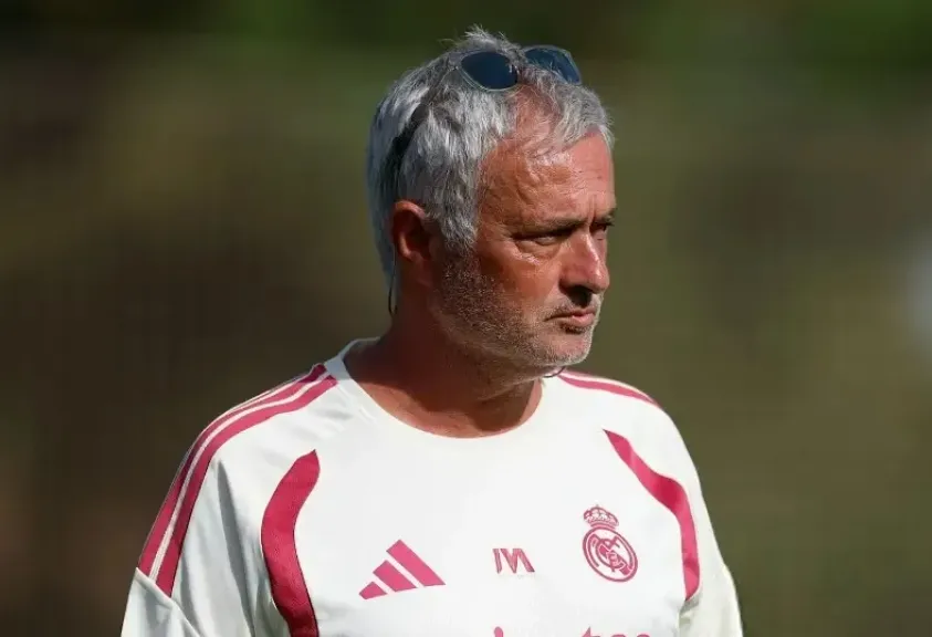 قرار مورينيو الحاسم: استراتيجية المداورة قبل ديربي مدريد المرتقب