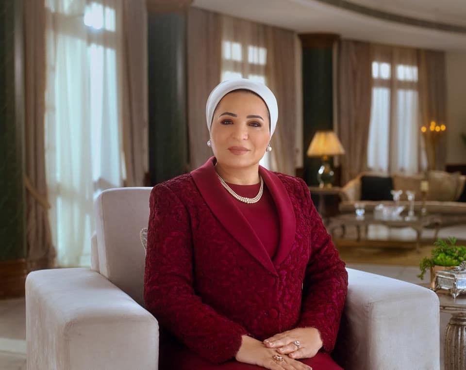 السيدة انتصار السيسي تتفقد الصناعات المصرية مع قرينة الرئيس الصيني