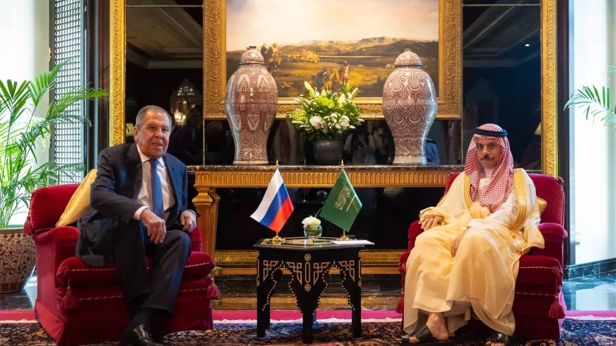 مباحثات سعودية روسية مكثفة حول الأمن الإقليمي وتصعيد اليمن وتهديدات الملاحة