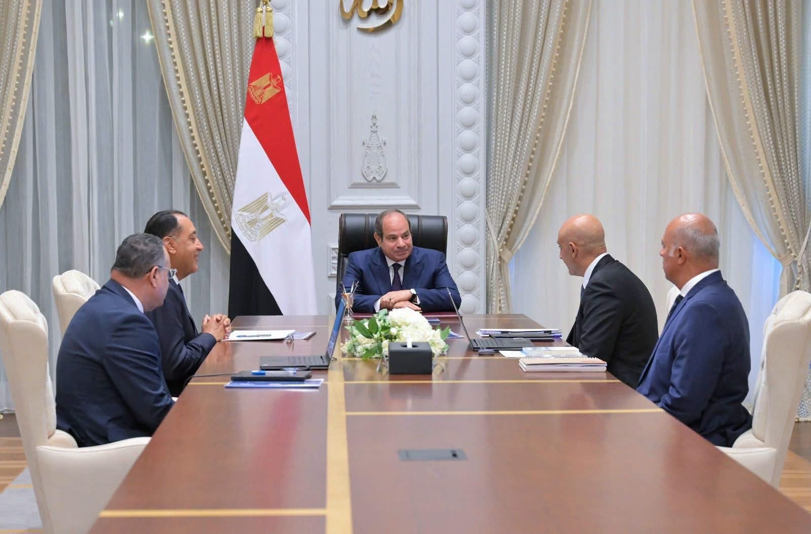 الرئيس السيسى يتابع الاستعدادات الجارية لبدء العام الدراسي الجديد في المدارس والمعاهد والجامعات المصرية