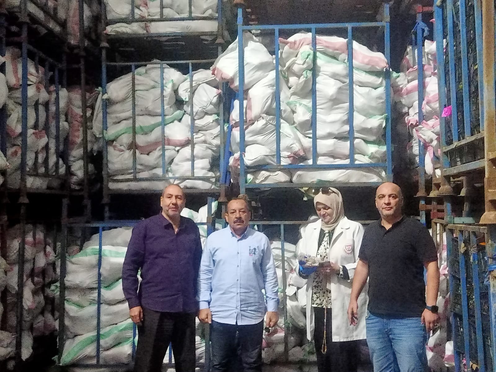 ضبط نحو 70 طناً من الدواجن المجمدة غير الصالحة للاستهلاك داخل ثلاجة وهمية بالشرقية