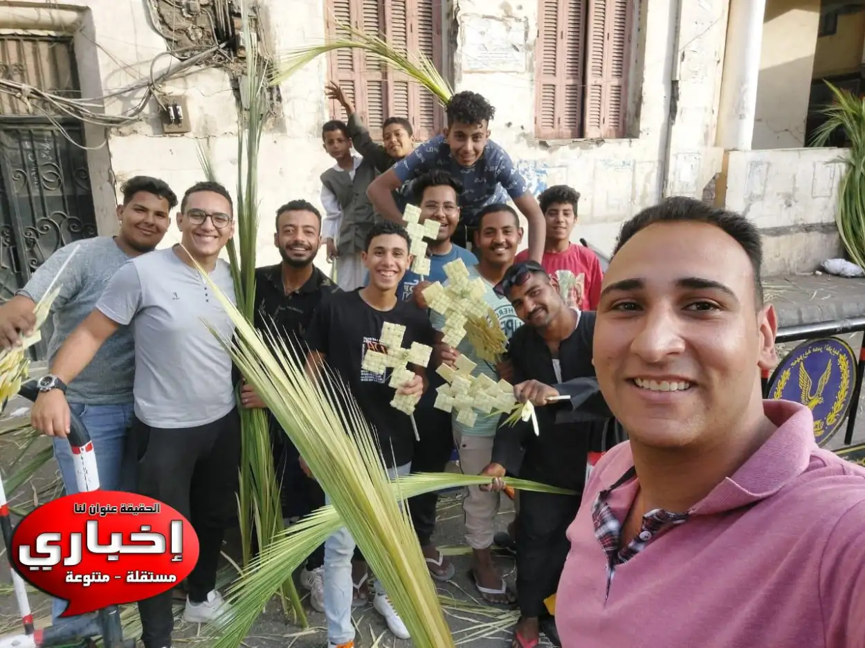 الأقصر تتزين بزعف النخيل احتفالاً بأحد الشعانين بـالصلبان وقلوب وتيجان