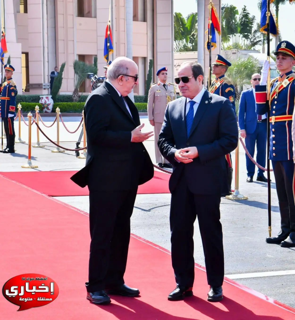 الرئيس عبد الفتاح السيسي يودع الرئيس الجزائري في مطار القاهرة الدولي