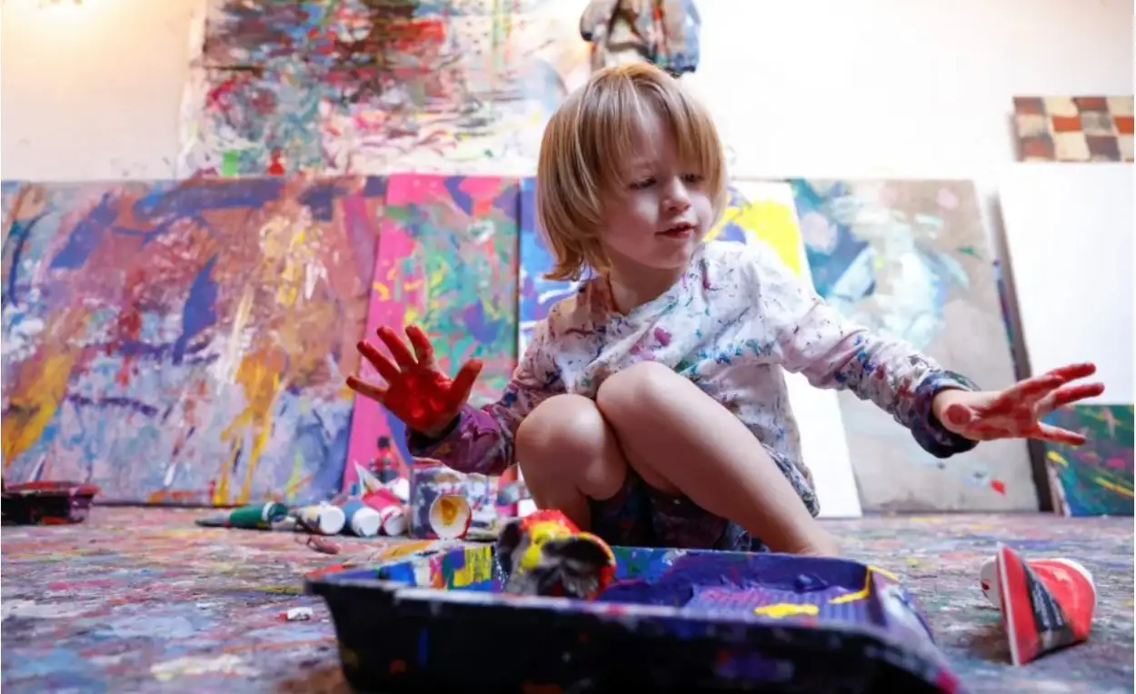 بيكاسو الصغير عمره 3 سنوات.. أعماله بلغ ثمنها 7 آلاف دولار للوحة