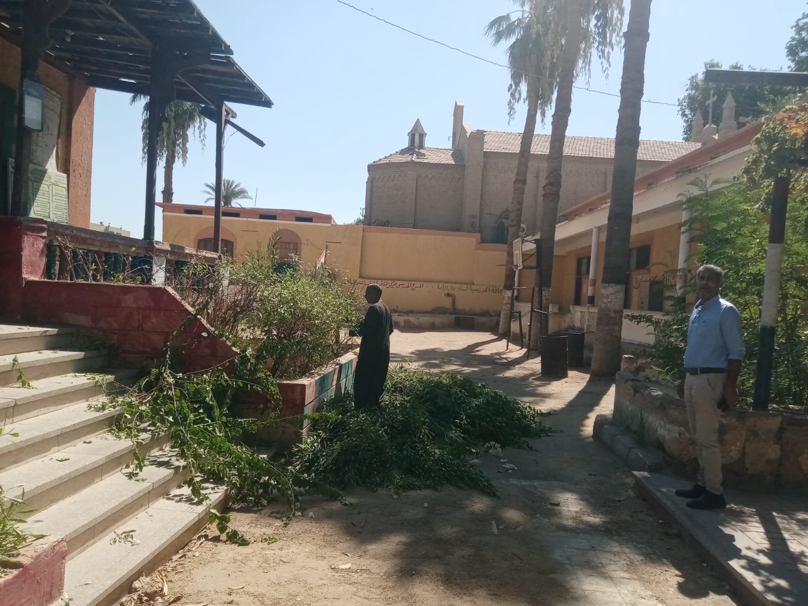 مدير إدارة أرمنت التعليمية يتفقد جاهزية المدارس للعام الدراسي 2026/2027