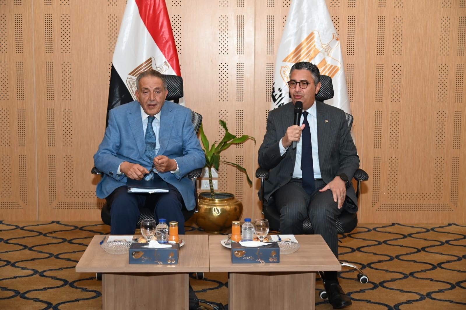 وزير التموين يبحث مع الاتحاد العام للغرف التجارية والشعبة العامة للمواد الغذائية تطوير منظومة السلع التموينية واستقرار الأسواق