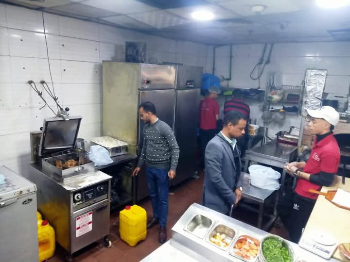 عاجل: إعدام 512 كجم سلع فاسدة بأسوان وضبط المخالفين