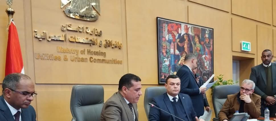 طلبة النحال يلتقي وزير الإسكان لتطوير الصرف الصحي بمركز بدر