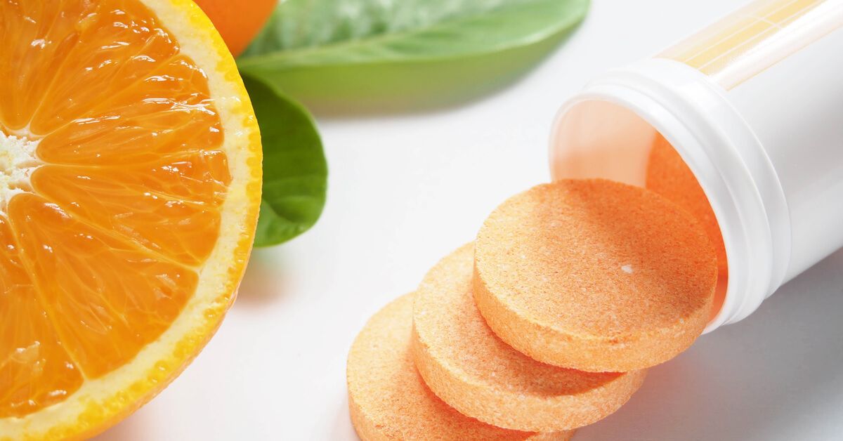 هل تفكرين في إضافة فيتامين سي إلى روتين العناية ببشرتك؟ تذكري هذه الأشياء