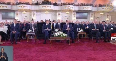 الرئيسان الفرنسي و السيسي يشاهدان فيلما تسجيليا عن علاقة مصر بفرنسا
