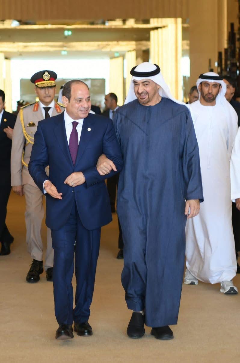 الرئيس السيسى يلتقى رئيس الإمارات بمطار أبو ظبى