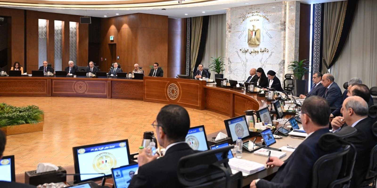رئيس الوزراء يرأس اجتماع الحكومة الأسبوعي غداً لمتابعة الملفات وتوافر السلع