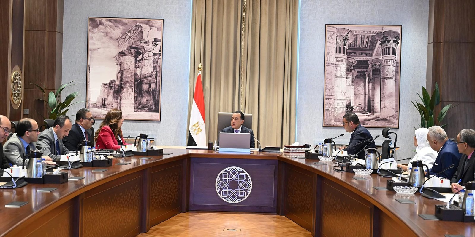 رئيس الوزراء يستعرض إجراءات التعامل مع انهيار العقارات