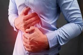 5 عادات على العشاء تفاقم حرقة المعدة وتؤثر على النوم