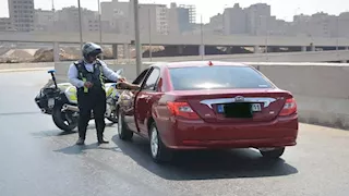 غرامات 50-200 جنيه على السيارات التي تستخدم فوانيس مزعجة