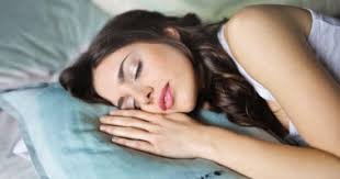 كيف يعيد النوم ترتيب دماغك ويعزز التعلم وحفظ المعلومات؟
