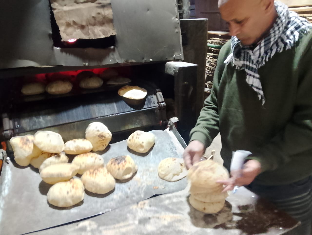 تحرير عدد ( ٤٠ ) مخالفة تموينية علي المخابز اليوم الجمعة