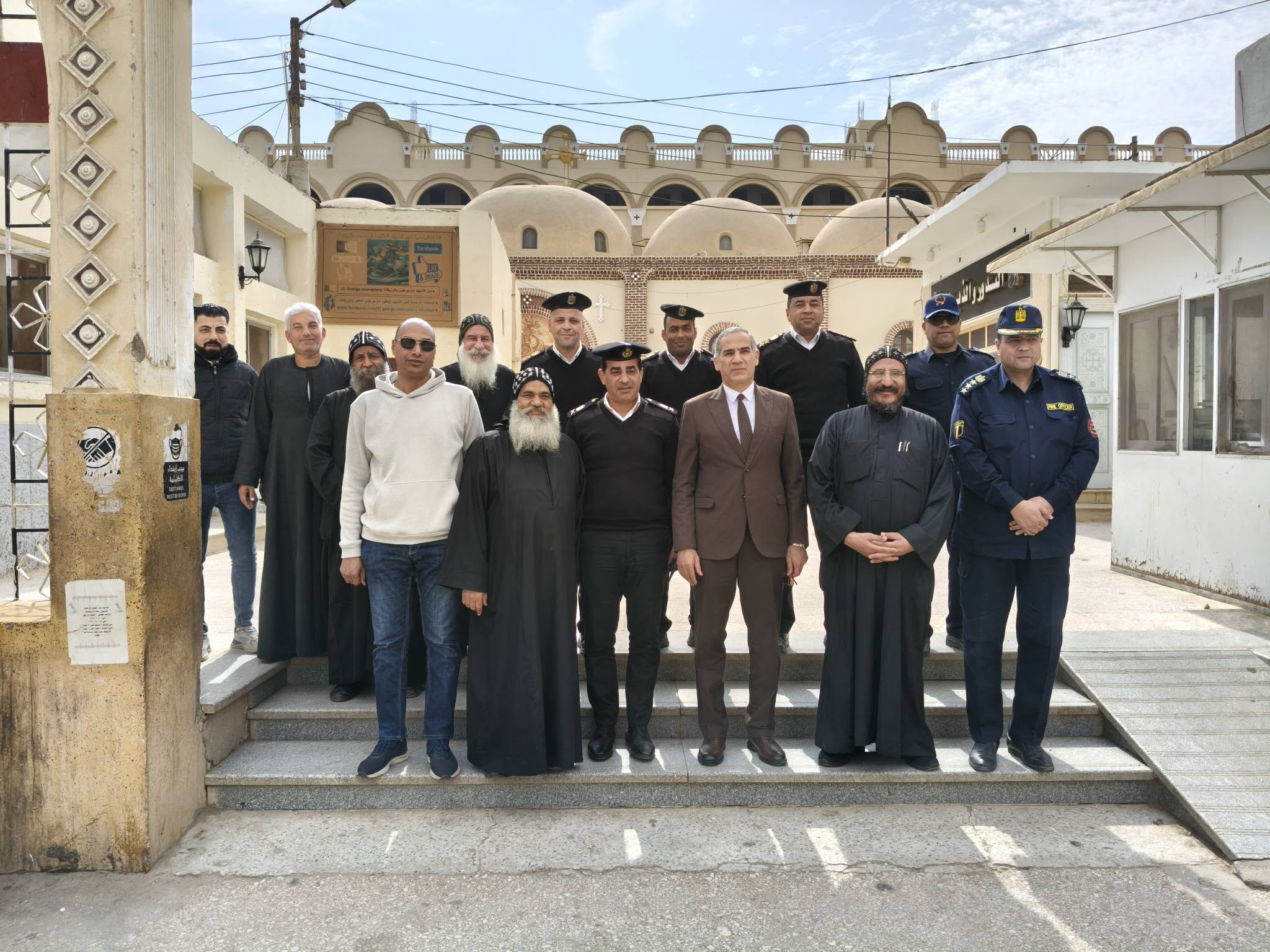 مدير  الأمن يزور دير مارجرجس لتهنئة  الرهبان بعيد الميلاد