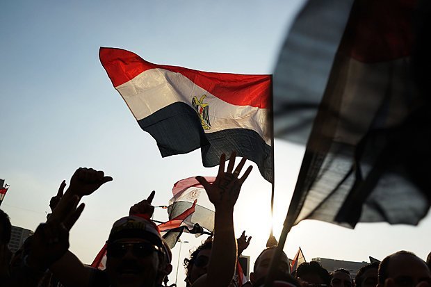 بين الشرعية الدستورية والإرادة الشعبية: مقترح "الاستفتاء" كبوابة لولاية رئاسية جديدة