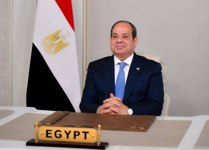 الرئيس السيسى يجتمع مع رئيس الوزراء ومجلسى الوزراء والمحافظين بكامل هيئتهما
