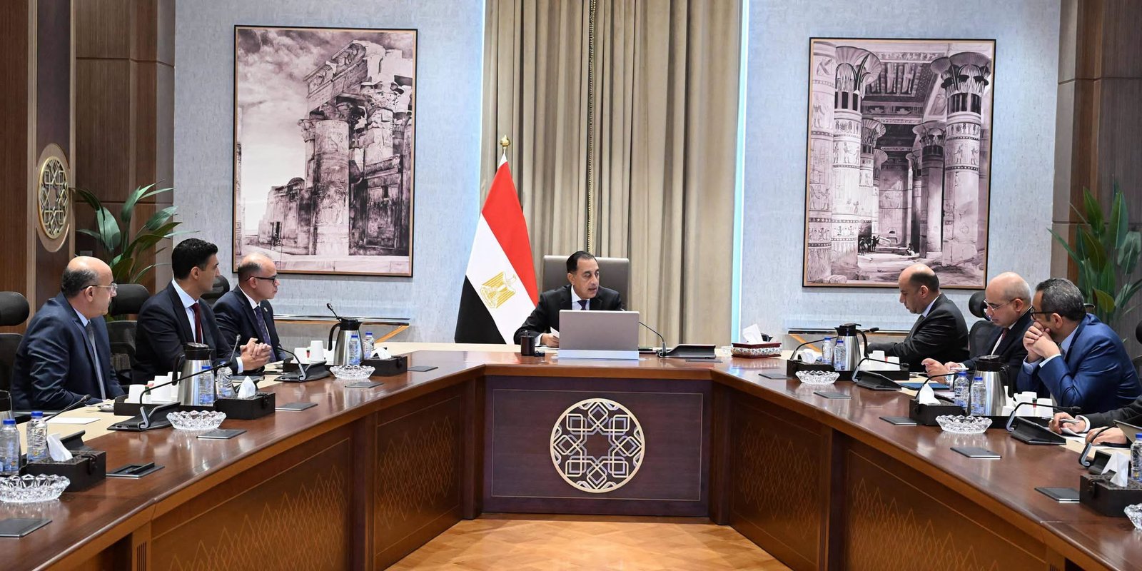 رئيس الوزراء يستعرض محاور جلسة "نحو استثمار منتج وصناعة تنافسية وفرص عمل مستدامة"