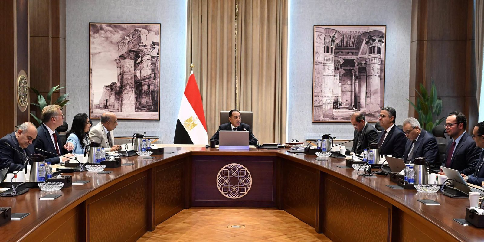 رئيس الوزراء يستعرض محاور جلستي "مسيرة الطاقة المصرية" و"منظومة حماية مجتمعية أكثر فاعلية"