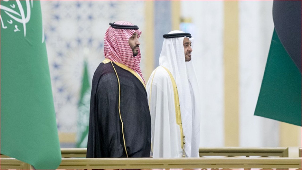 الإمارات تعلن تعرض الفجيرة لهجمات إيرانية: أهمية الميناء
