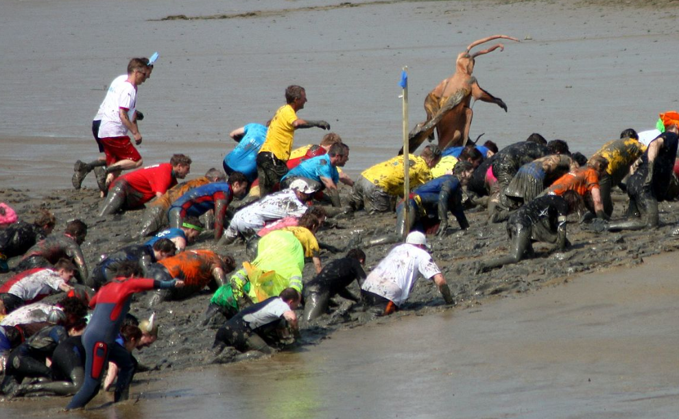 المراهق ألبرت كريتس يفوز بالسباق الرئيسي في سباق طين مالدون