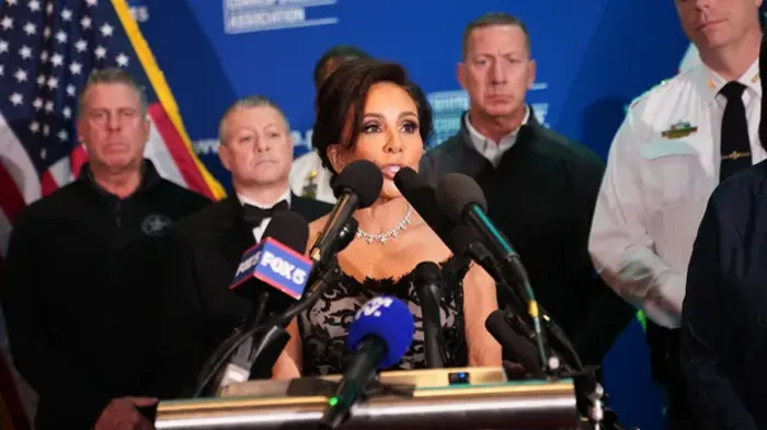 إطلاق نار في عشاء مراسلي البيت الأبيض: الرئيس آمن ومشتبه به محتجز