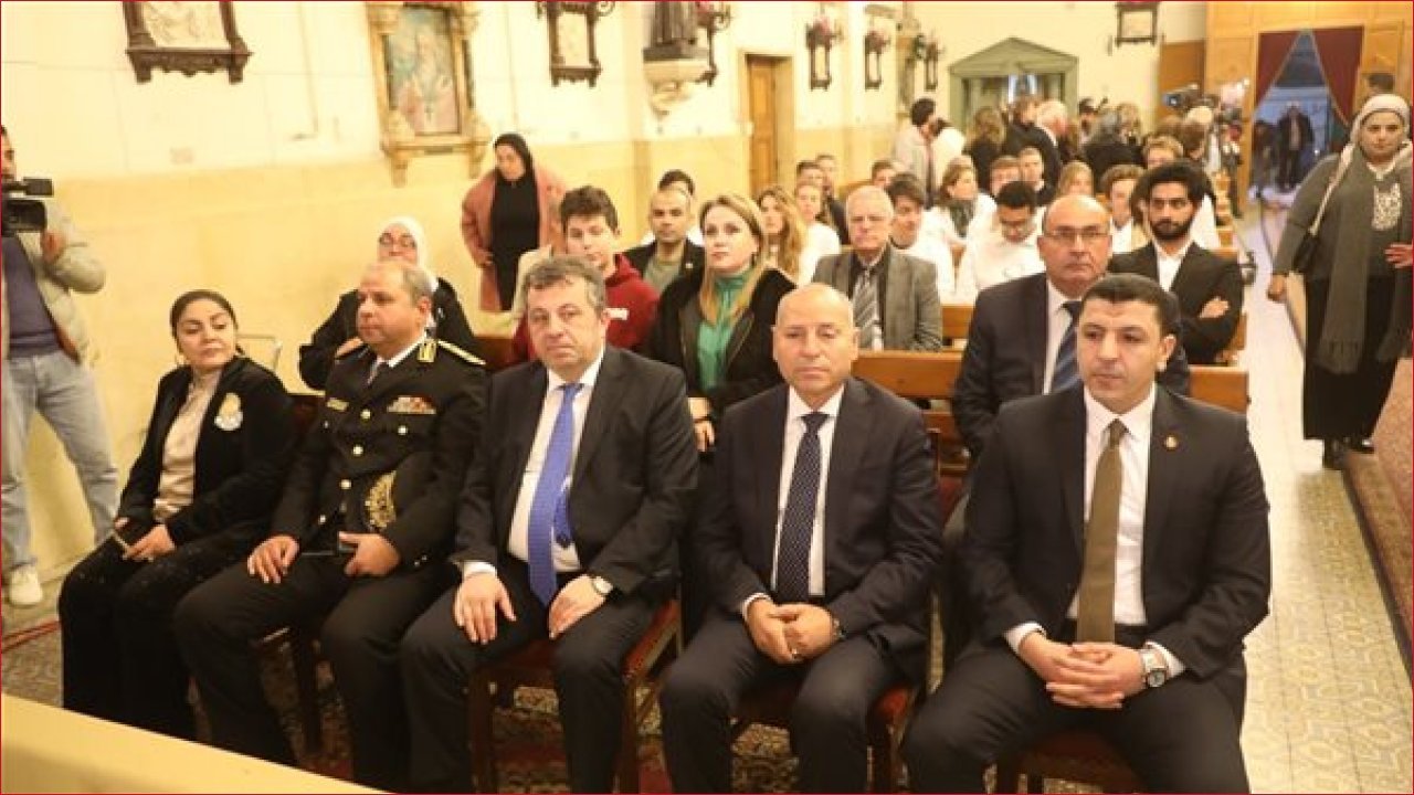 محافظ القاهرة يشارك الأرمن الكاثوليك الاحتفال بعيد الميلاد