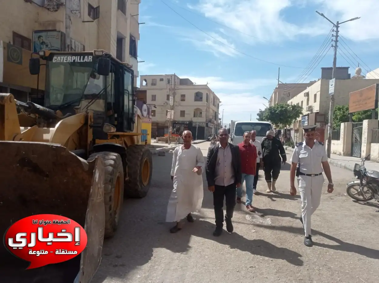  على عثمان يقود حملة لتمهيد ونظافة الطرق الداخلية بأرمنت