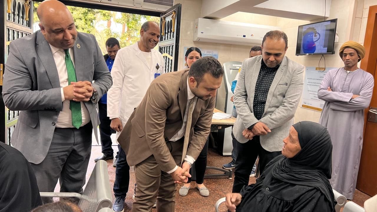 الدكتور محمد شعبان  يتفقد وحدة طب أسرة منشية النوبة 