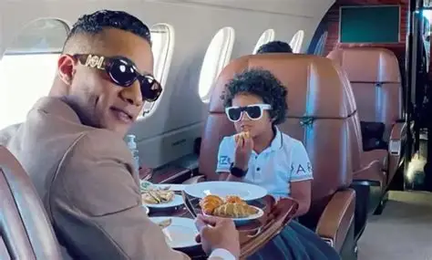 صورة الفنان  محمد رمضان ونجله