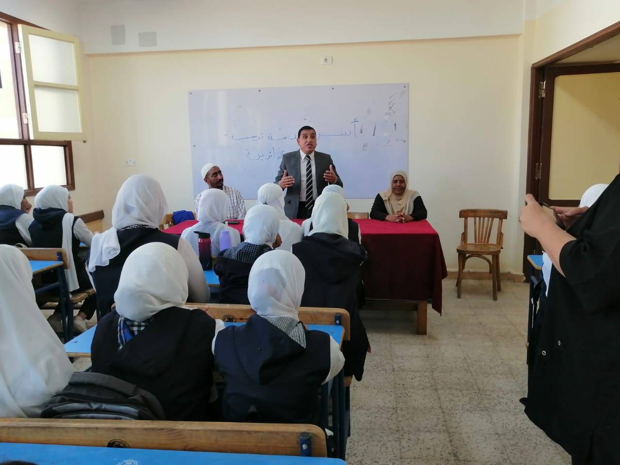 مبادرة "صحتك تهمنا" و" رفقا بالقوارير" بمدرسة أرمنت الثانوية الص