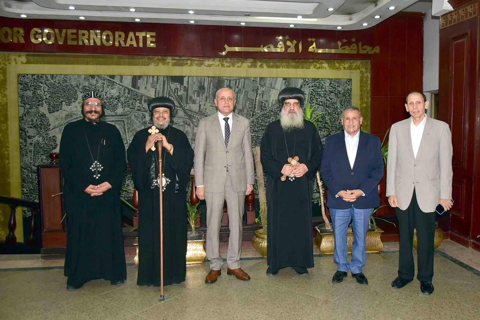 محافظ الأقصر يستقبل وفد دير مار جرجس بالرزيقات بمناسبة بدء الموس