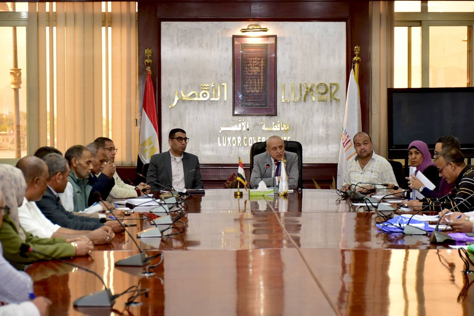 محافظ الأقصر يعقد اجتماعًا موسعًا لمتابعة ملف المتغيرات المكانية