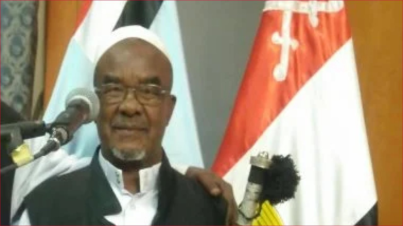 وفاة الحاج عوض هدل.. محافظ أسوان ينعى شيخ مشايخ البشارية ويكرم مسيرته الوطنية