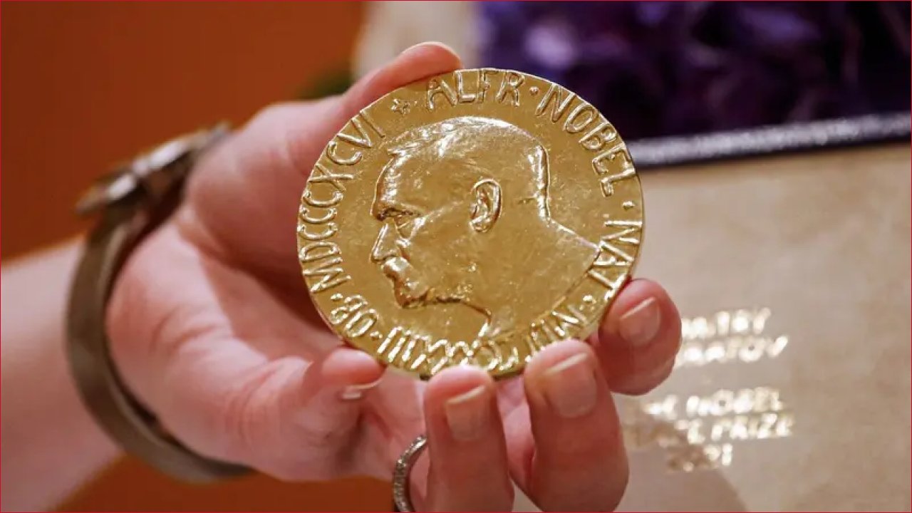 ميدالية نوبل للسلام: لفتة ماتشادو لترامب تثير تساؤلات حول نقل الجائزة