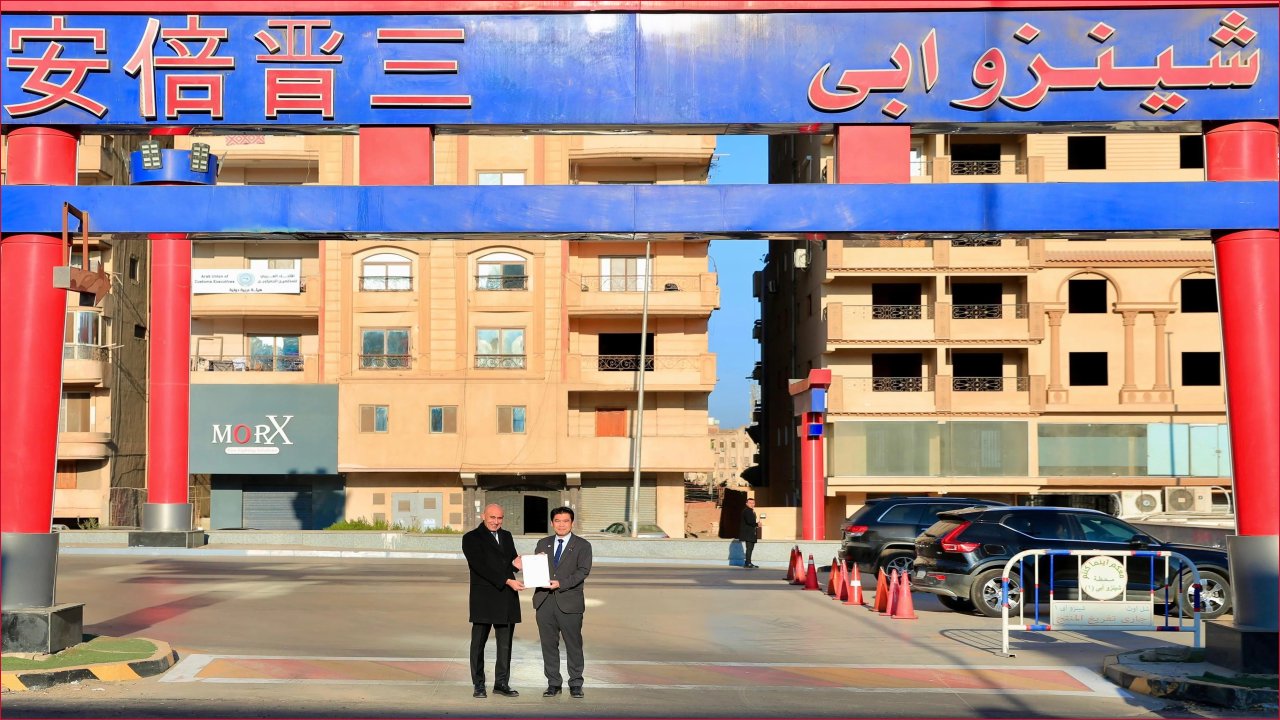 مصر واليابان تعززان التعاون التعليمي: وزير التعليم المصري ونظيره الياباني يتفقدان محور شينزو آبي